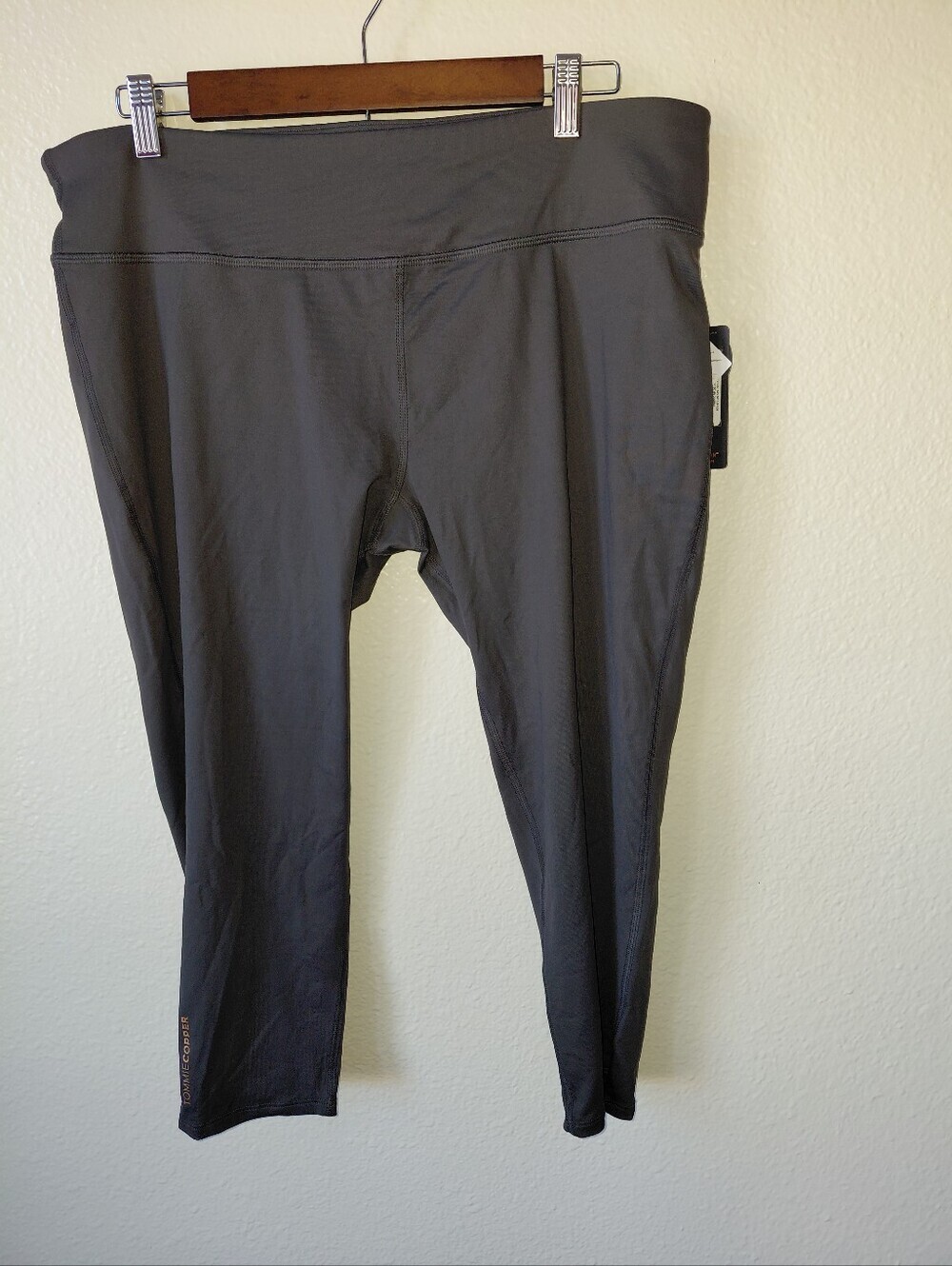 Tommie Copper- Women's Slate Grey   2XL Core Compression Capri Shorts  NWT